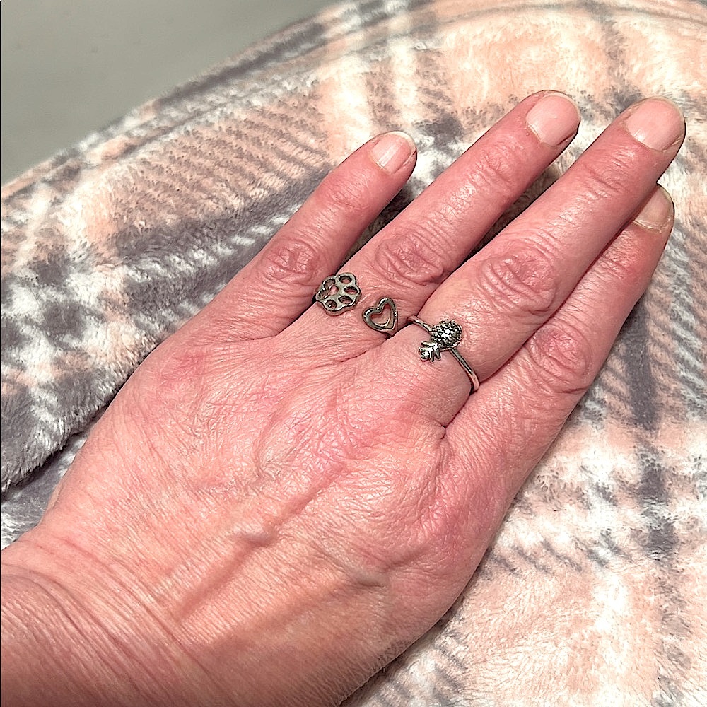 NWOT 🐾🩶 SILVER-TONE STAINLESS STEEL OPEN PAW PRINT OPEN HEART ADJUSTABLE RING - Picture 3 of 5